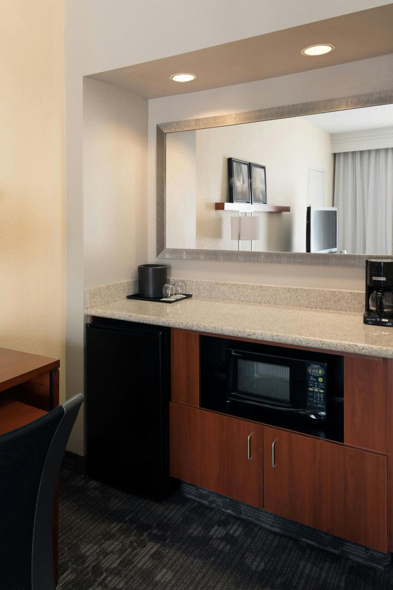Courtyard By Marriott Denver Central Park Dış mekan fotoğraf